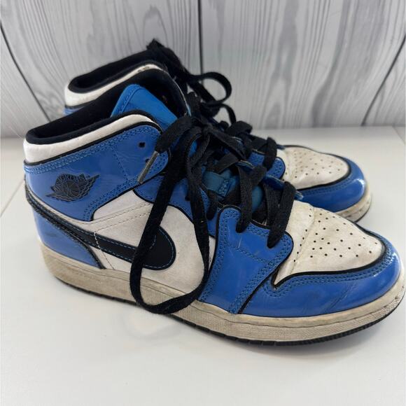 Authentic Nike Air Jordan 1 Retro High OG Obsidian Blue Athletic Shoe Youth 5 - Picture 1 of 9